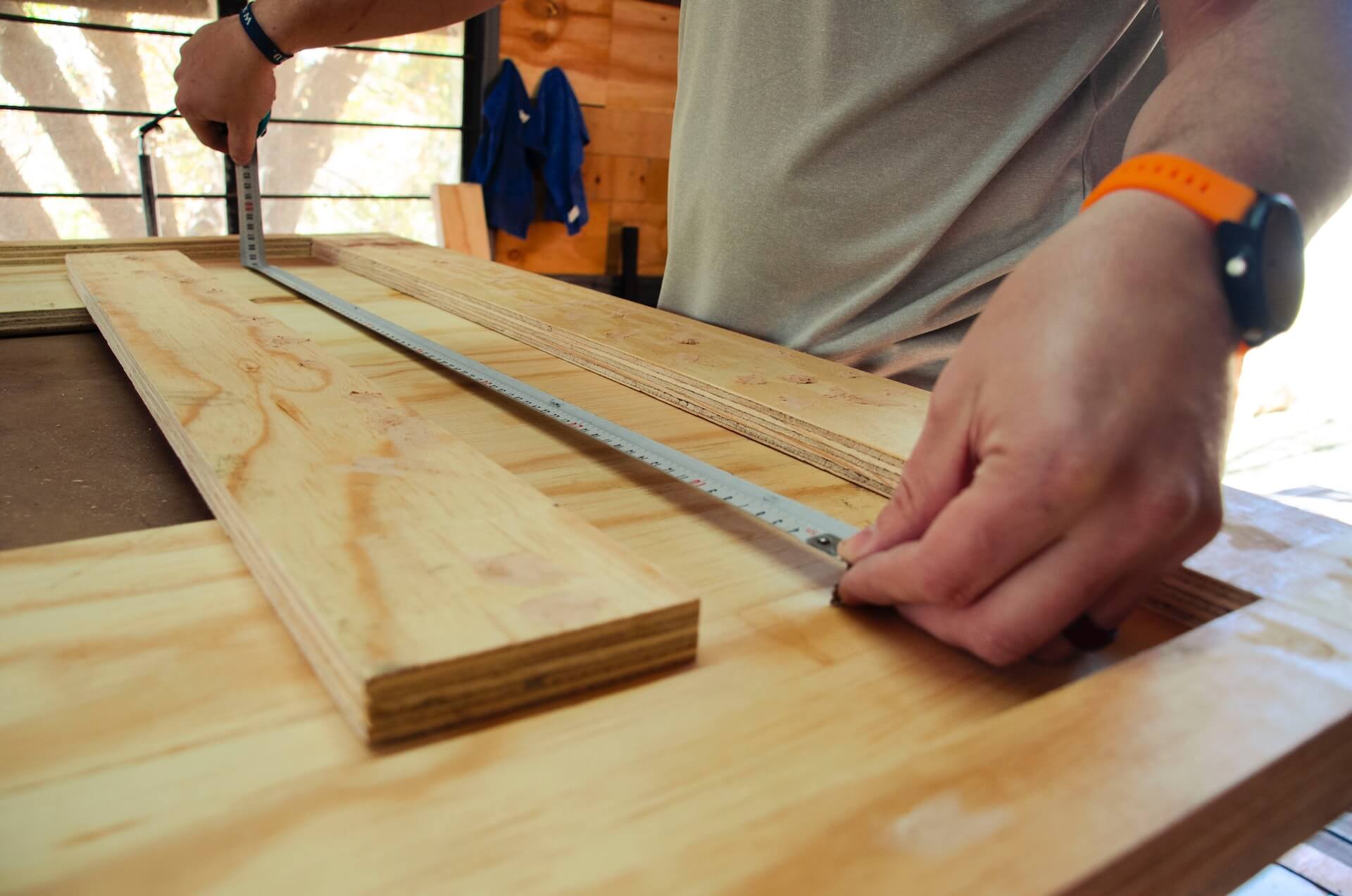 Man measuring crate